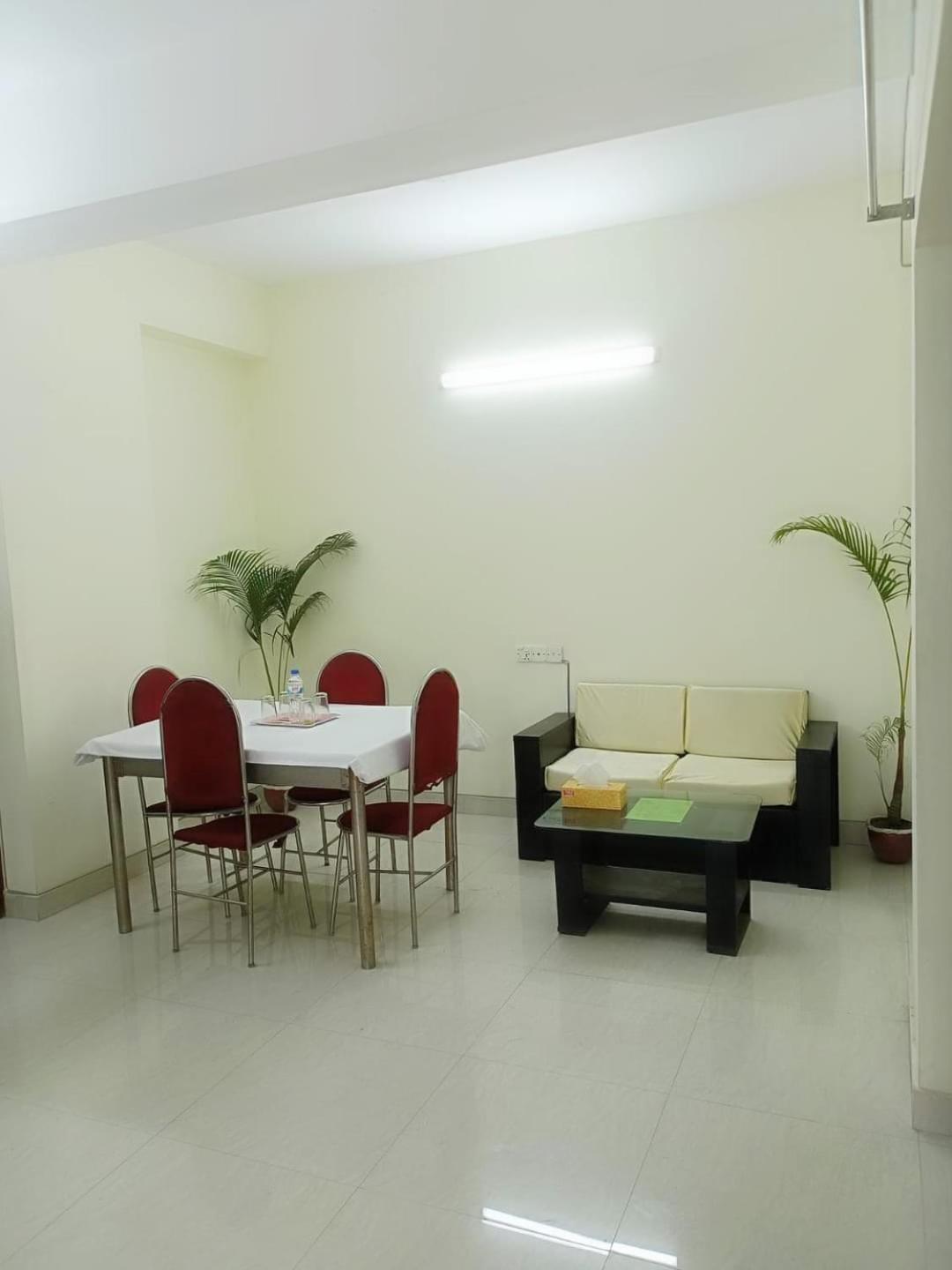 Rose Garden Guest House Khulna Екстер'єр фото